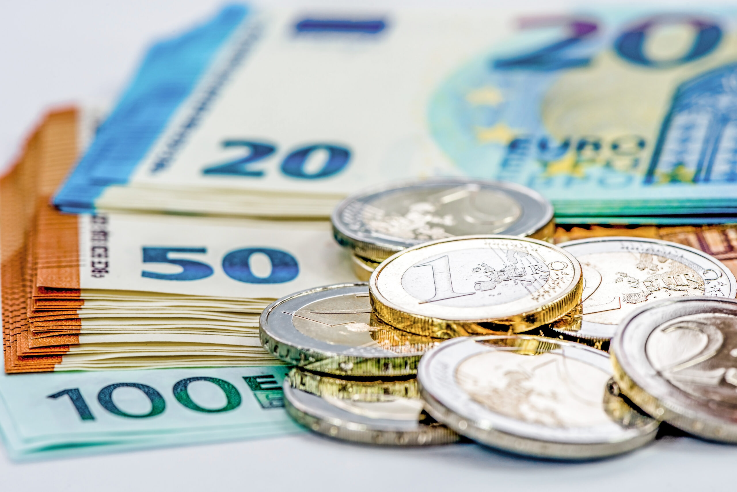 Euromünzen und Euroscheine
